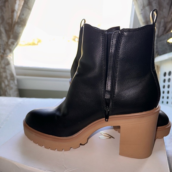 Dolce Vita Caster H20 Bootie - Picture 4 of 4